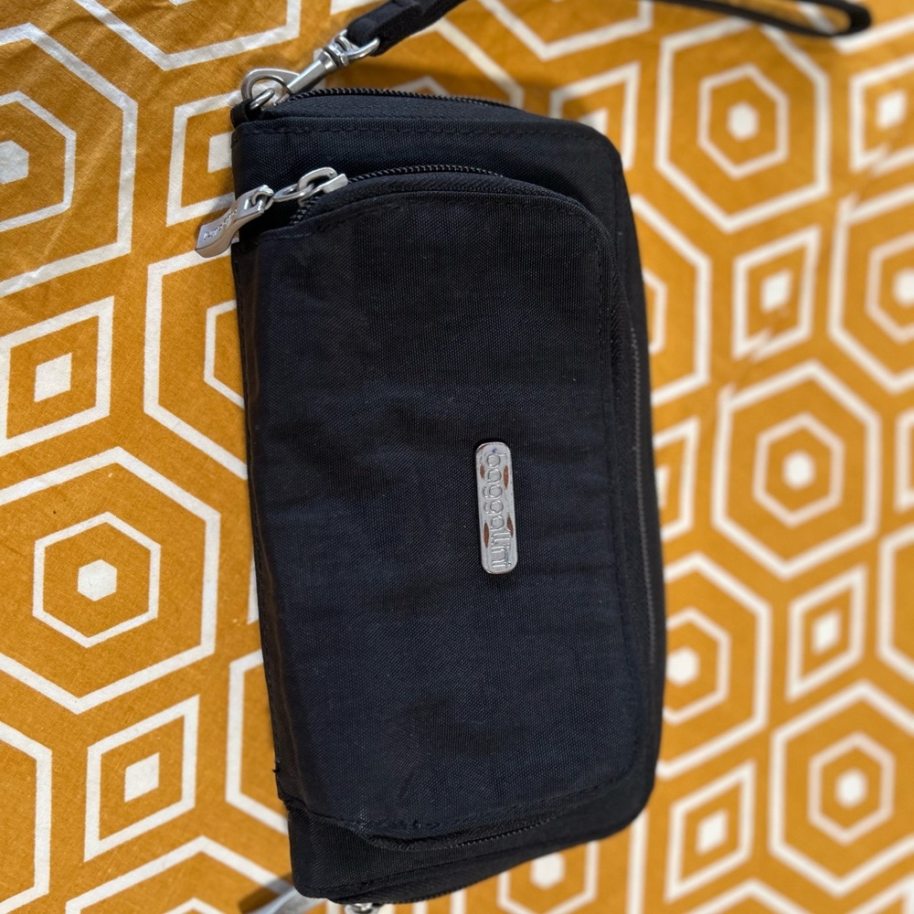 Wallet. Baggalini